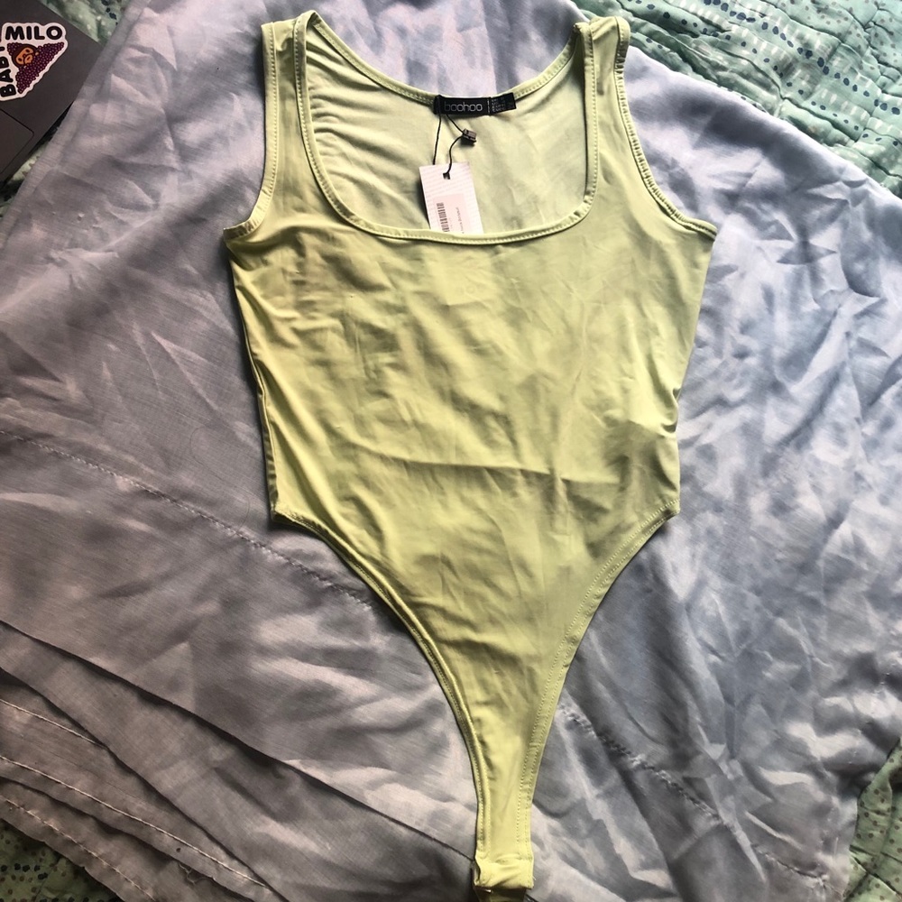 🌱 BOOHOO LIME SQUARE NECK SLINKY BODYSUIT 🌱